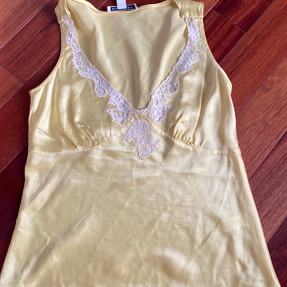 4 for $20 beautiful tops size 0-2 - Picture 4 of 12
